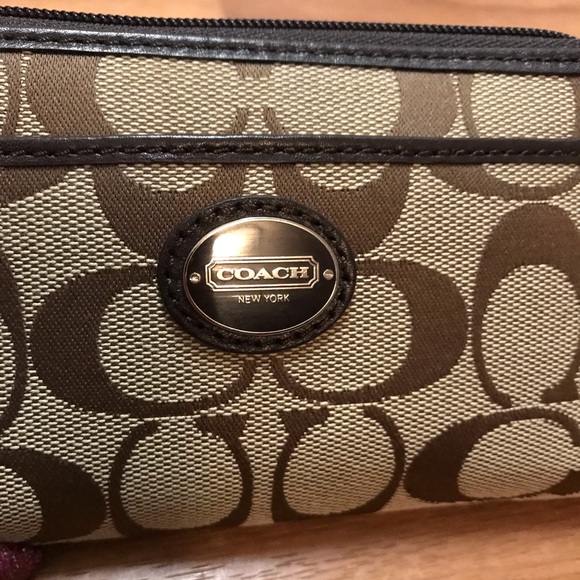 COACH Wristlet - LIKE NEW - Picture 2 of 7
